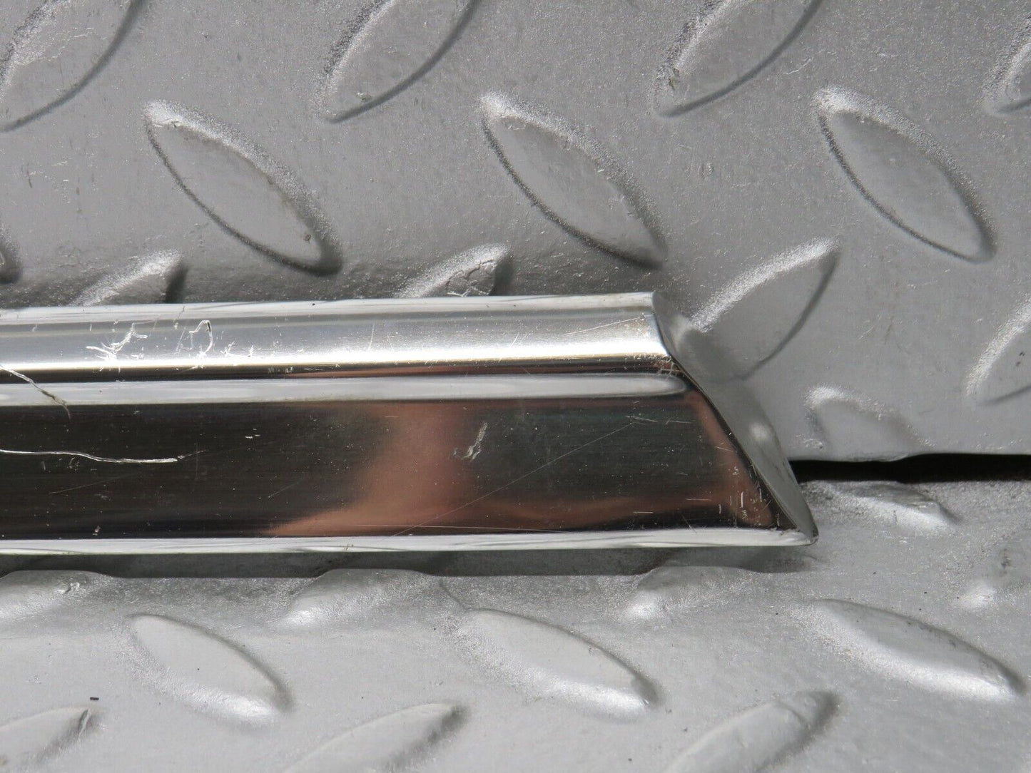 39107 Mercedes-Benz R107 500SL Right Door Chrome Trim