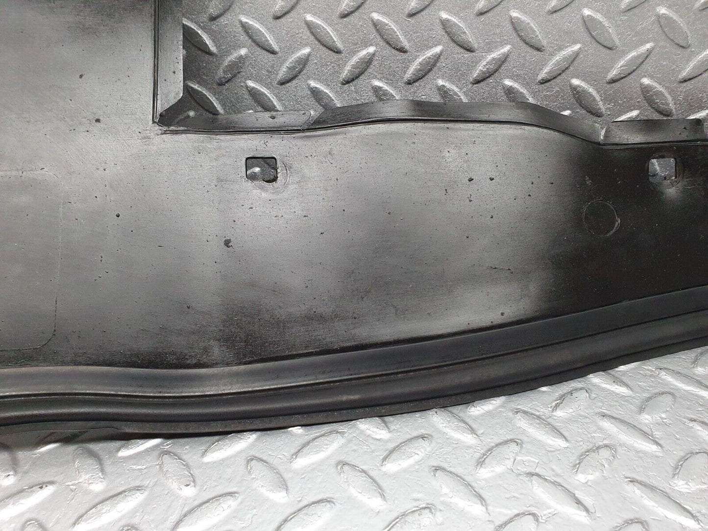 41931 Mercedes-Benz W202 C200 Front Left Inner Fender Splash Guard 2026980130