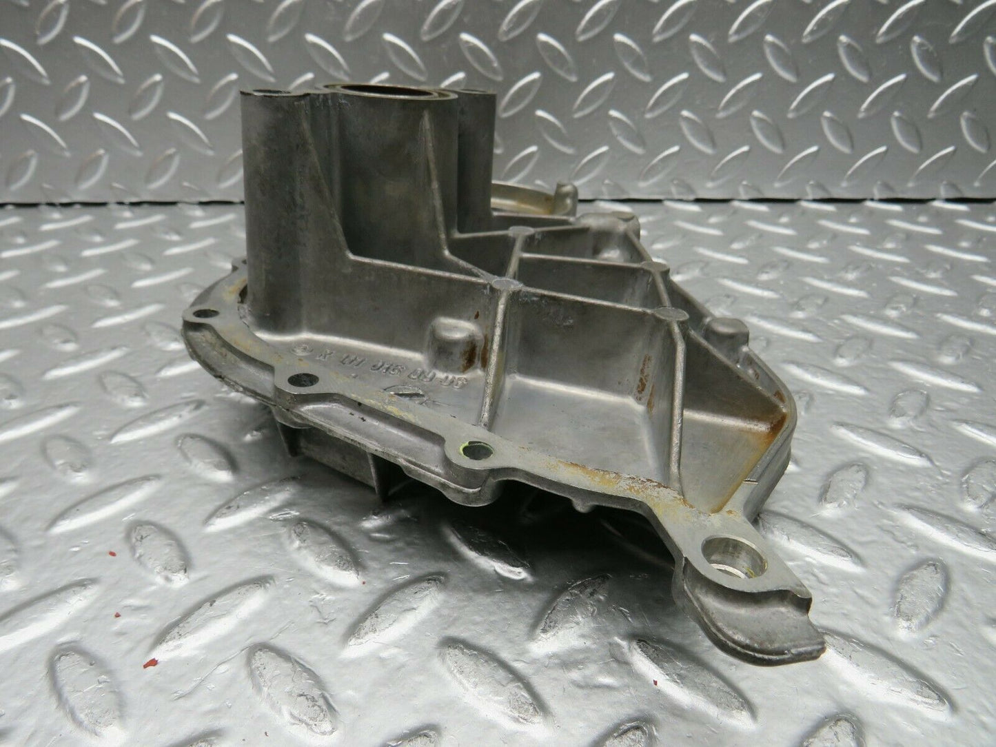 22503 Mercedes-Benz C124 E220 Coupe Cylinder Head Front Cover 1110160906