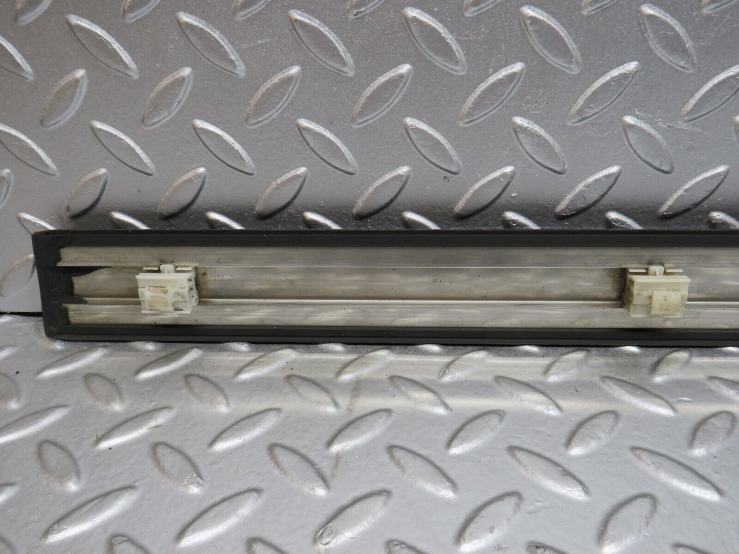 33956 Mercedes-Benz W124 260E Front Left Door Centre Moulding Trim