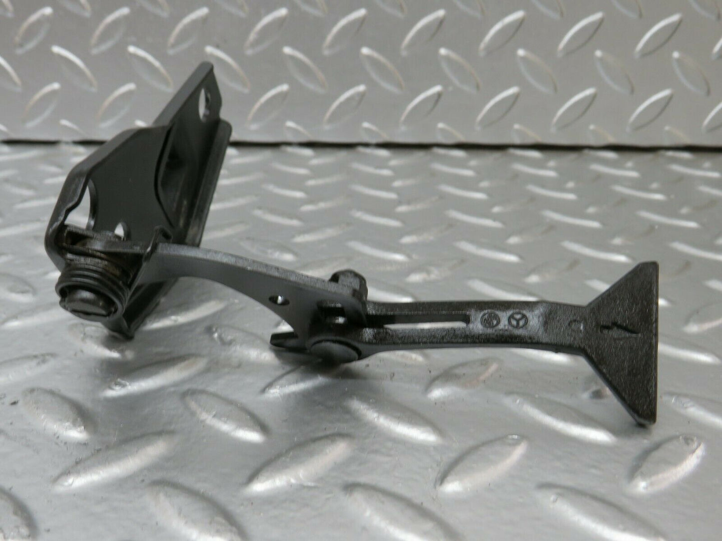 24338 Mercedes-Benz S124 220TE Wagon Bonnet Release Latch 1248800360