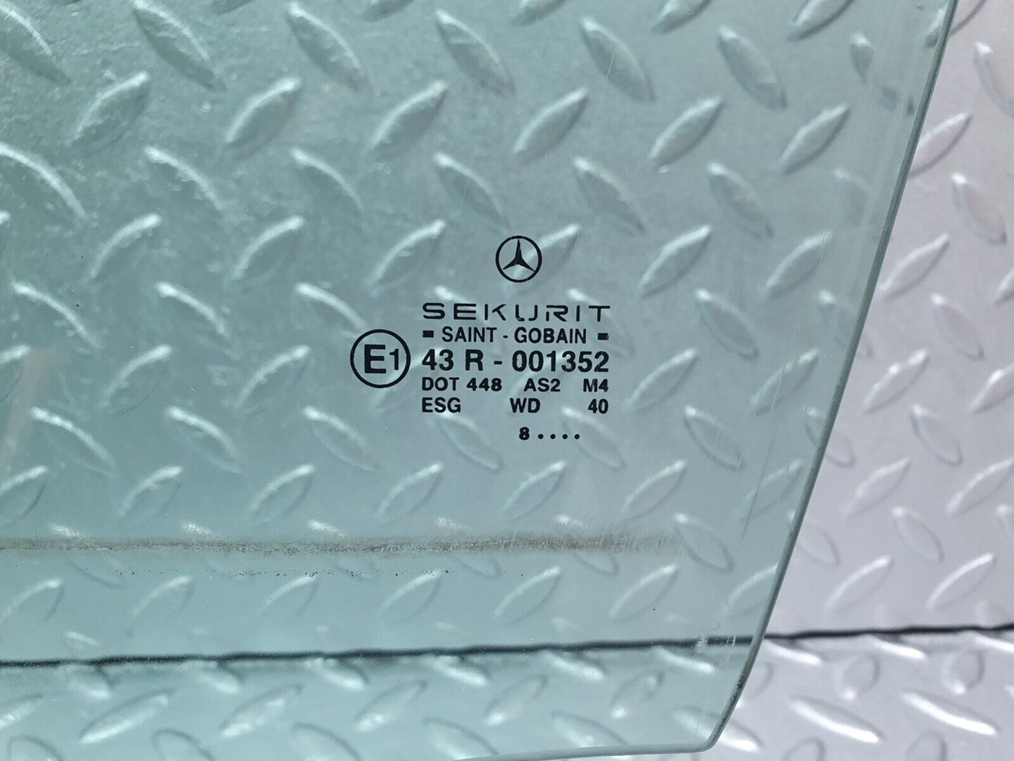 41994 Mercedes-Benz W202 C200 Front Left Door Window Glass