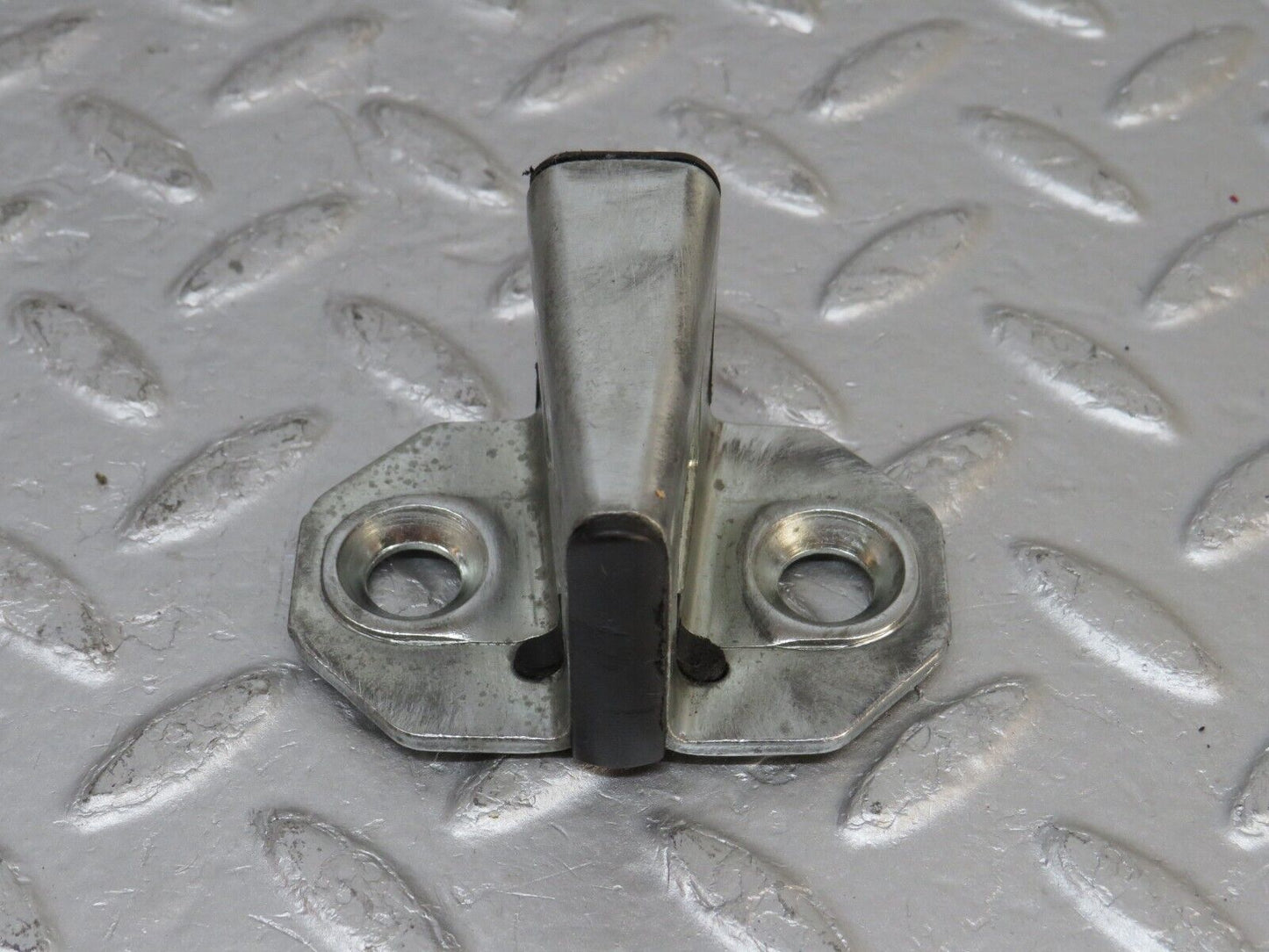 33372 Mercedes-Benz W202 C180 Door Lock Latch