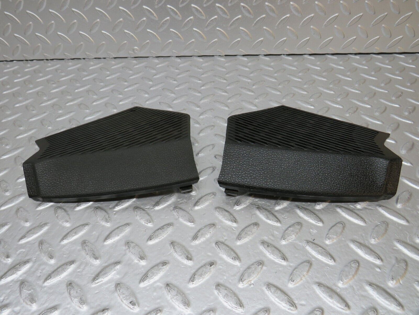 30988 Mercedes-Benz W123 200D Dashboard Speaker Covers
