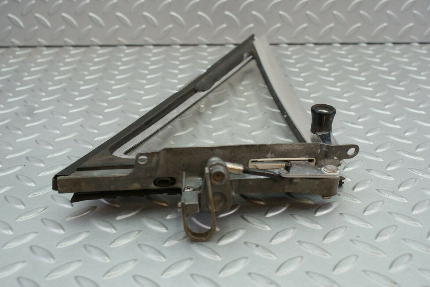2715 Mercedes-Benz W108 280SE Quarter Window Glass Front Right