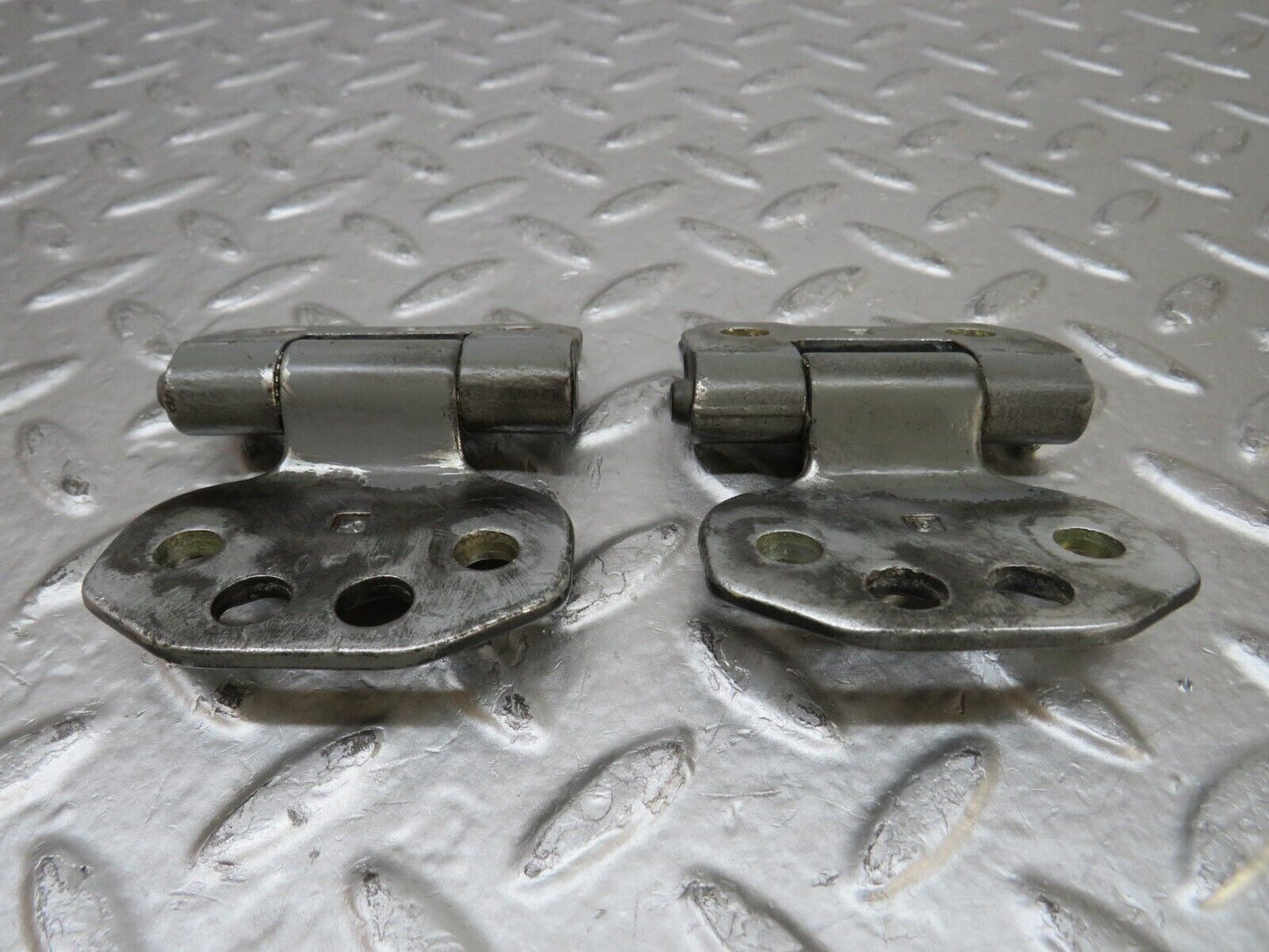 26701 Mercedes-Benz C124 220CE Coupe Left Door Hinge Pair