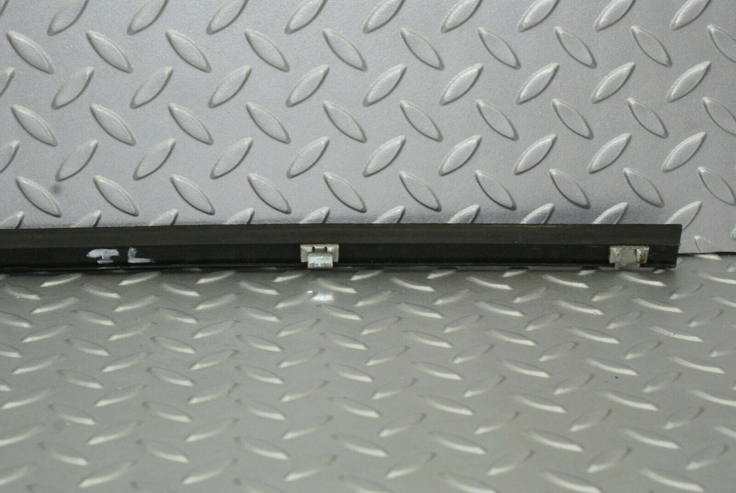 2648 Mercedes-Benz W116 350SE Glass Seal Trim Rubber Front Left