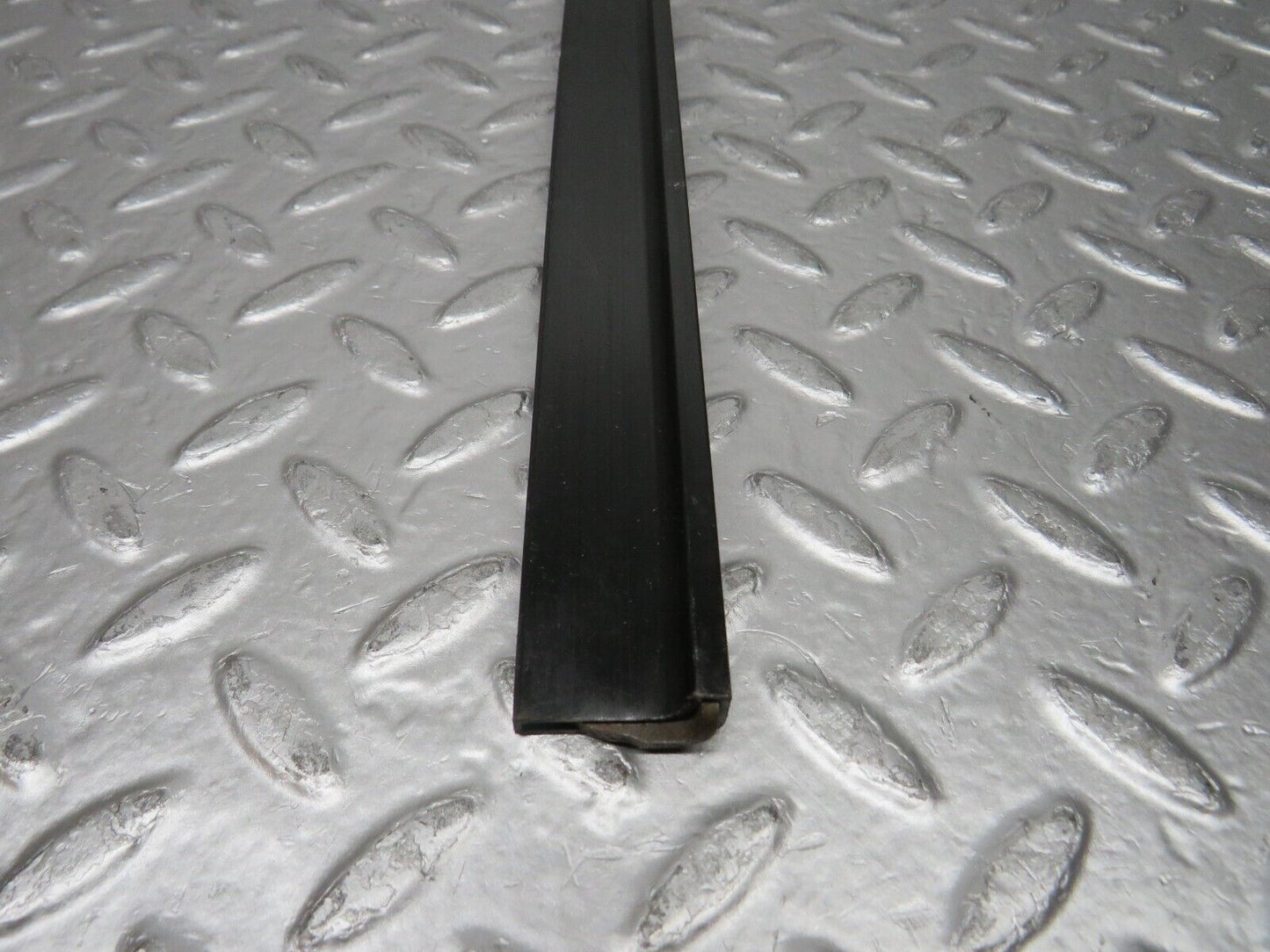 0096 Mercedes-Benz W116 350SE Seat Belt Runner Right