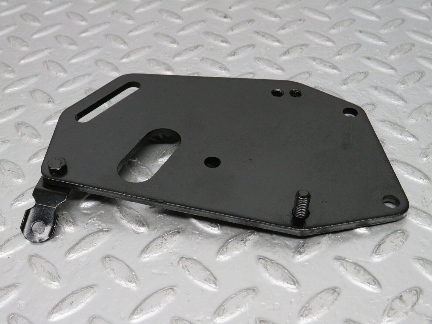 32786 Mercedes-Benz C107 R107 350 V8 Power Steering Pump Bracket