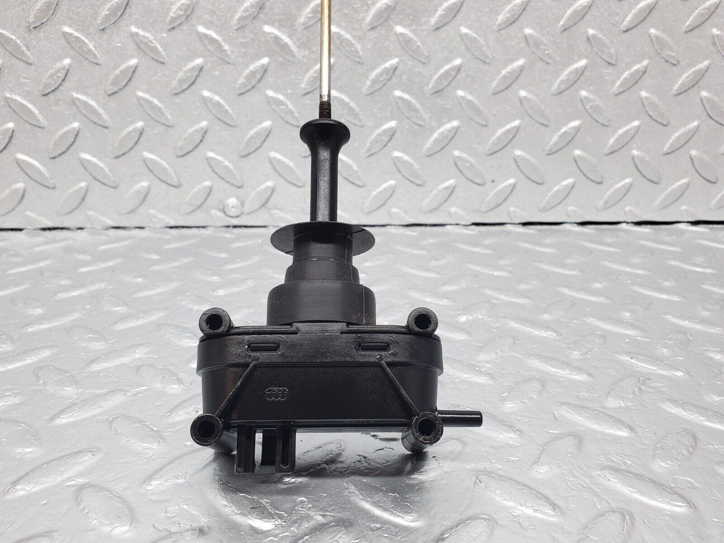 45643 Mercedes-Benz W126 420SE Rear Left Door Lock Vacuum Actuator