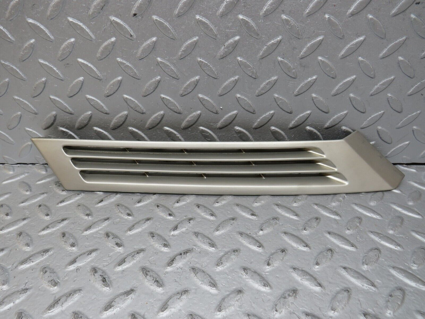 36500 Mercedes-Benz W201 190E 2.0L C Pillar Exterior Cover Left Side 2016980189