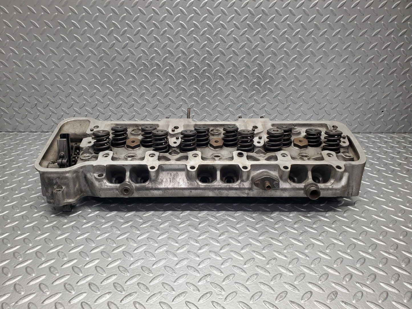 W112 cylinder head used OEM