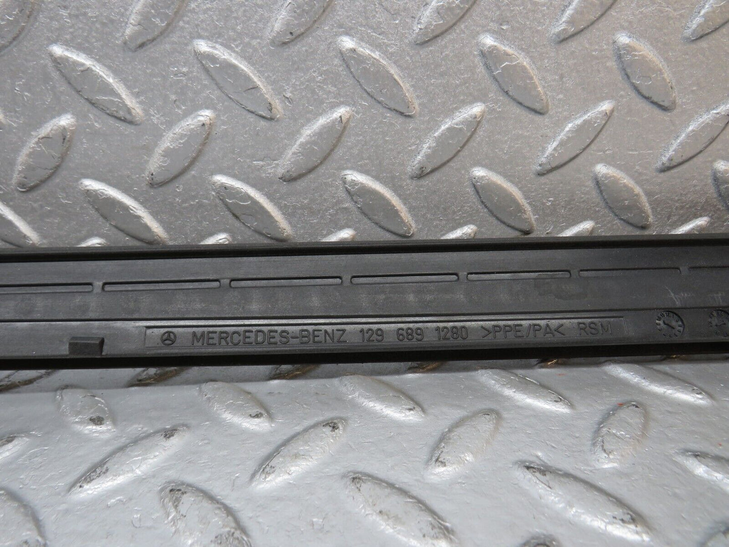 39686 Mercedes-Benz R129 320SL Coupe Dashboard Air Vent Trim Right 1296891280
