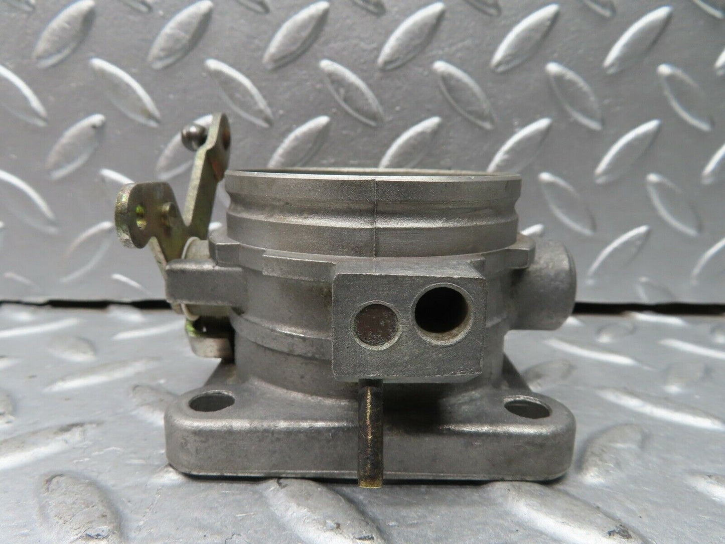21302 Mercedes-Benz W123 230E Throttle Body Valve 0011402353