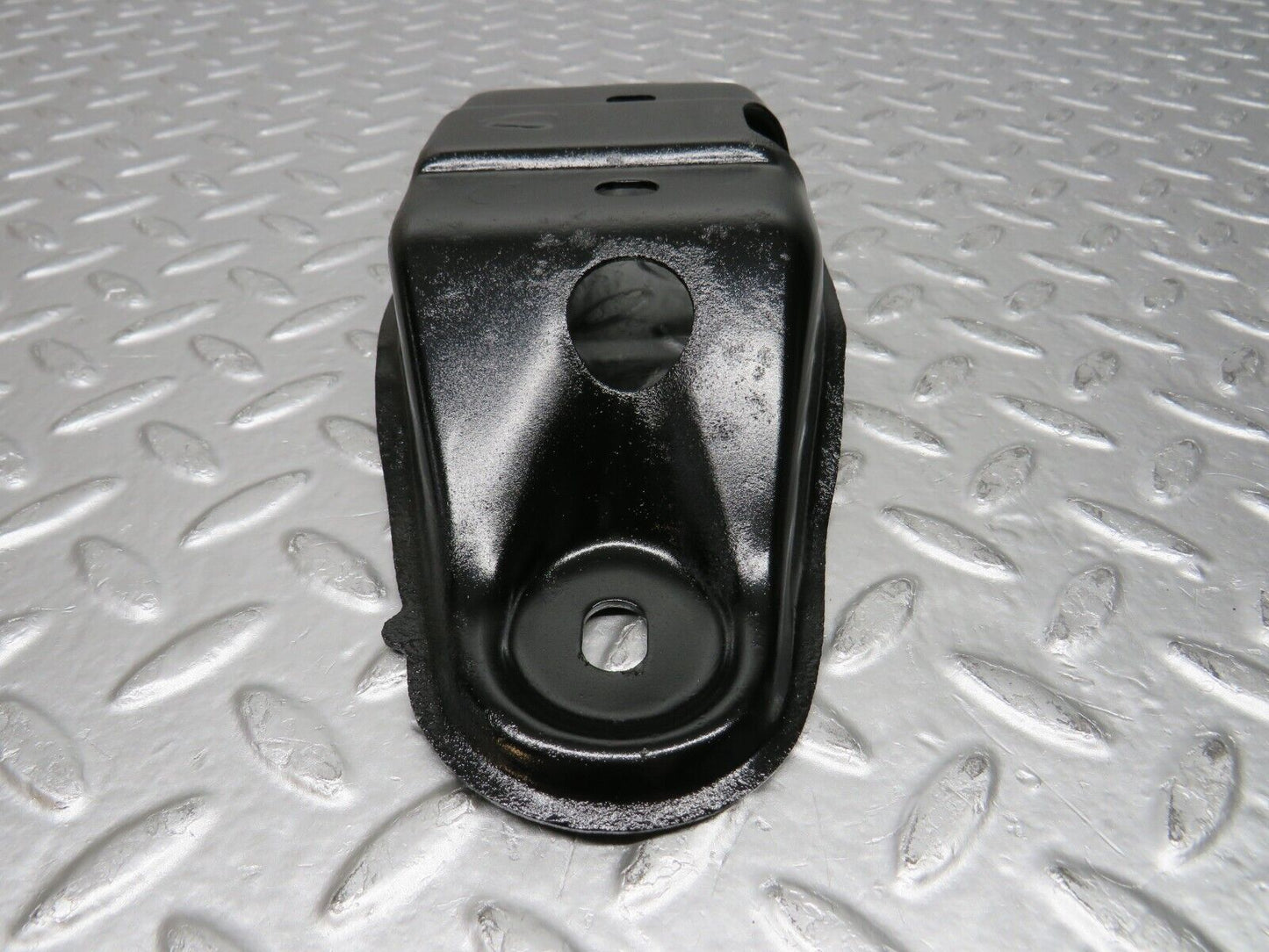31672 Mercedes-Benz W201 190LE 1.8L Gearbox Mount Bracket