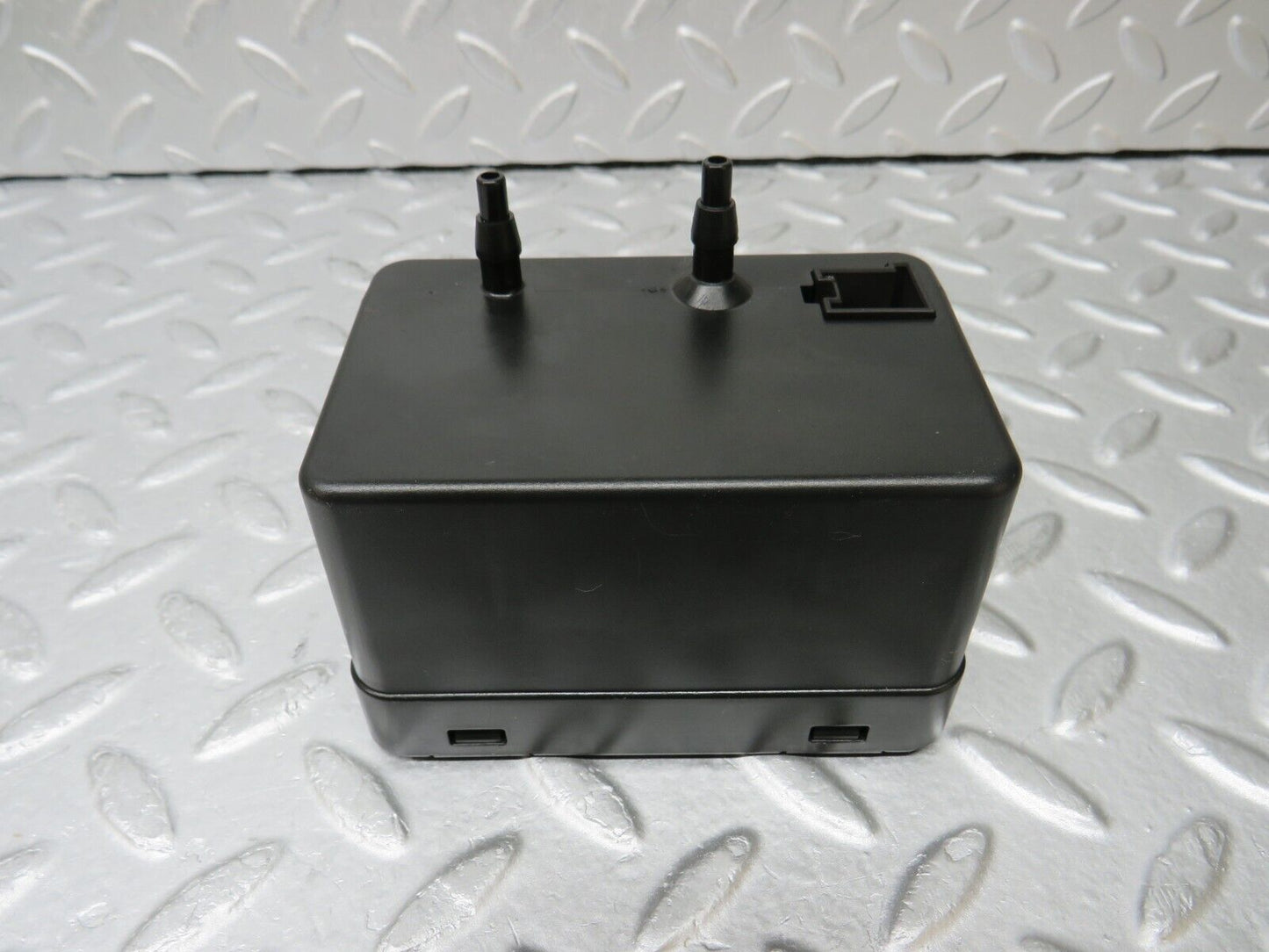 35221 Mercedes-Benz W221 Central Locking Pump 2218000248 2218000035 2218000018