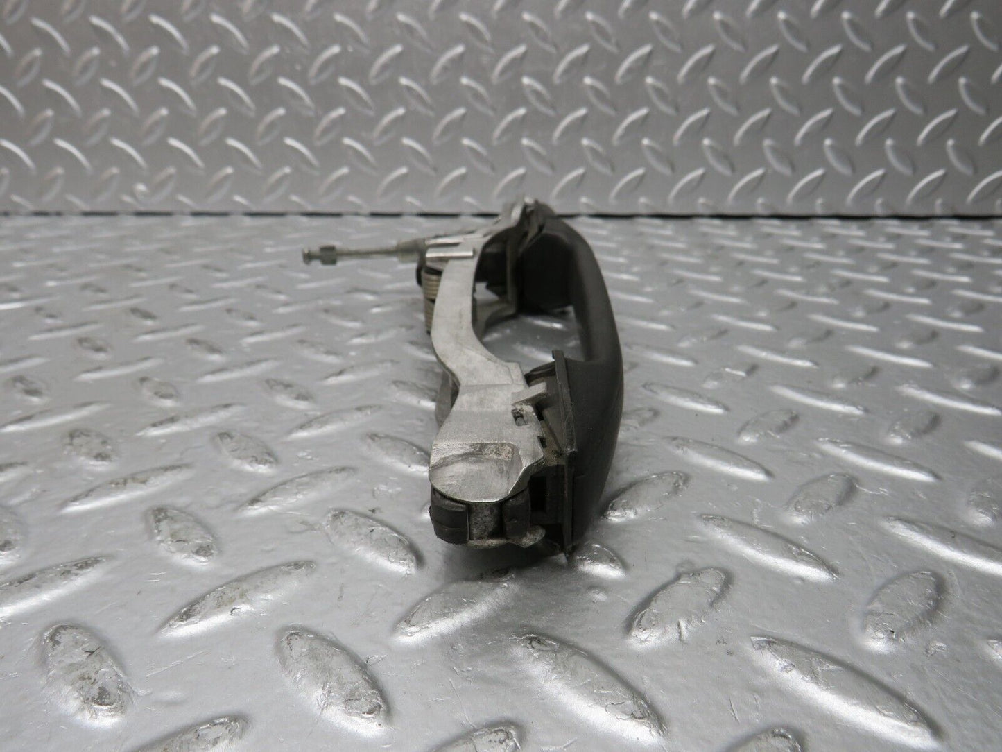 31904 Mercedes-Benz W201 190LE Front Left Exterior Door Handle No Key