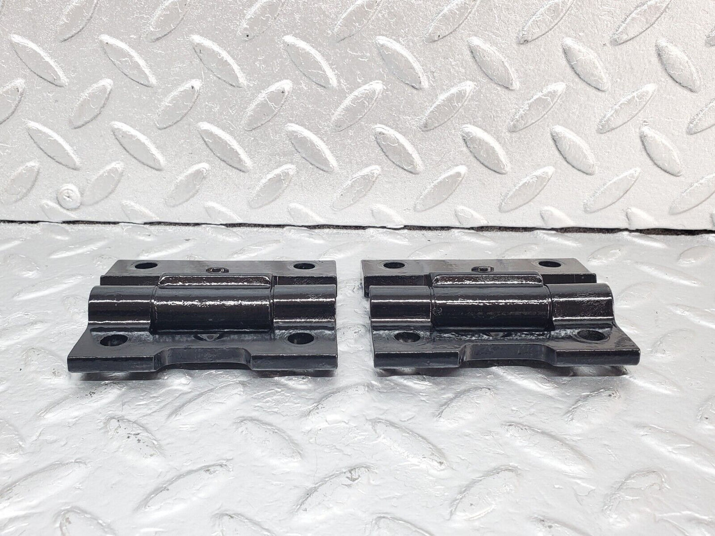 44338 Mercedes-Benz W123 280E Door Hinge Pair Left Side 1237200037