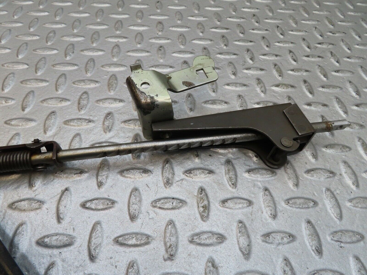 17036 Mercedes-Benz C123 280CE Coupe Handbrake Regulator