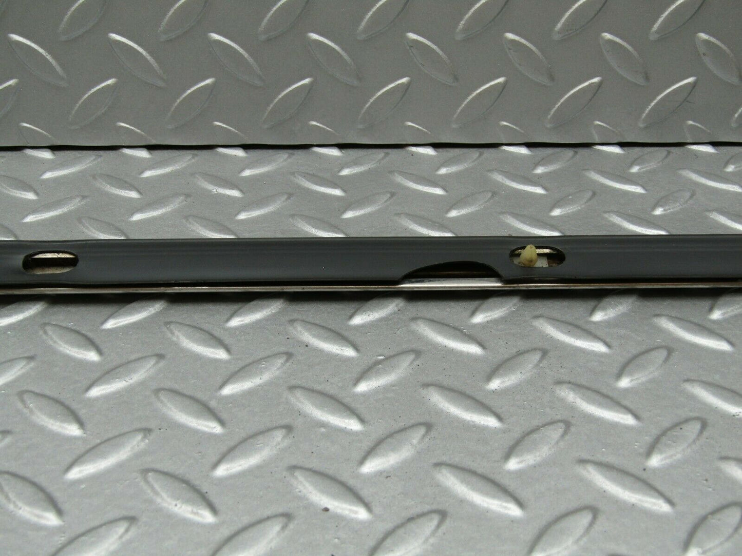 3339 Mercedes-Benz W115 220D Centre Fender Chrome Trim Front Right