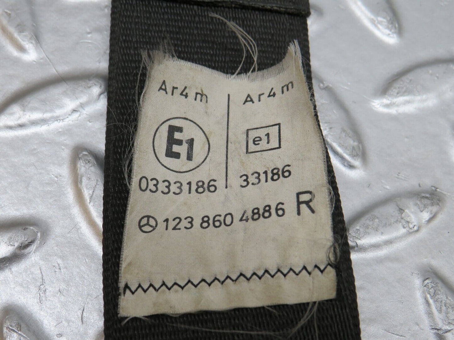 26979 Mercedes-Benz W123 240D Front Right Seat Belt 1238604886