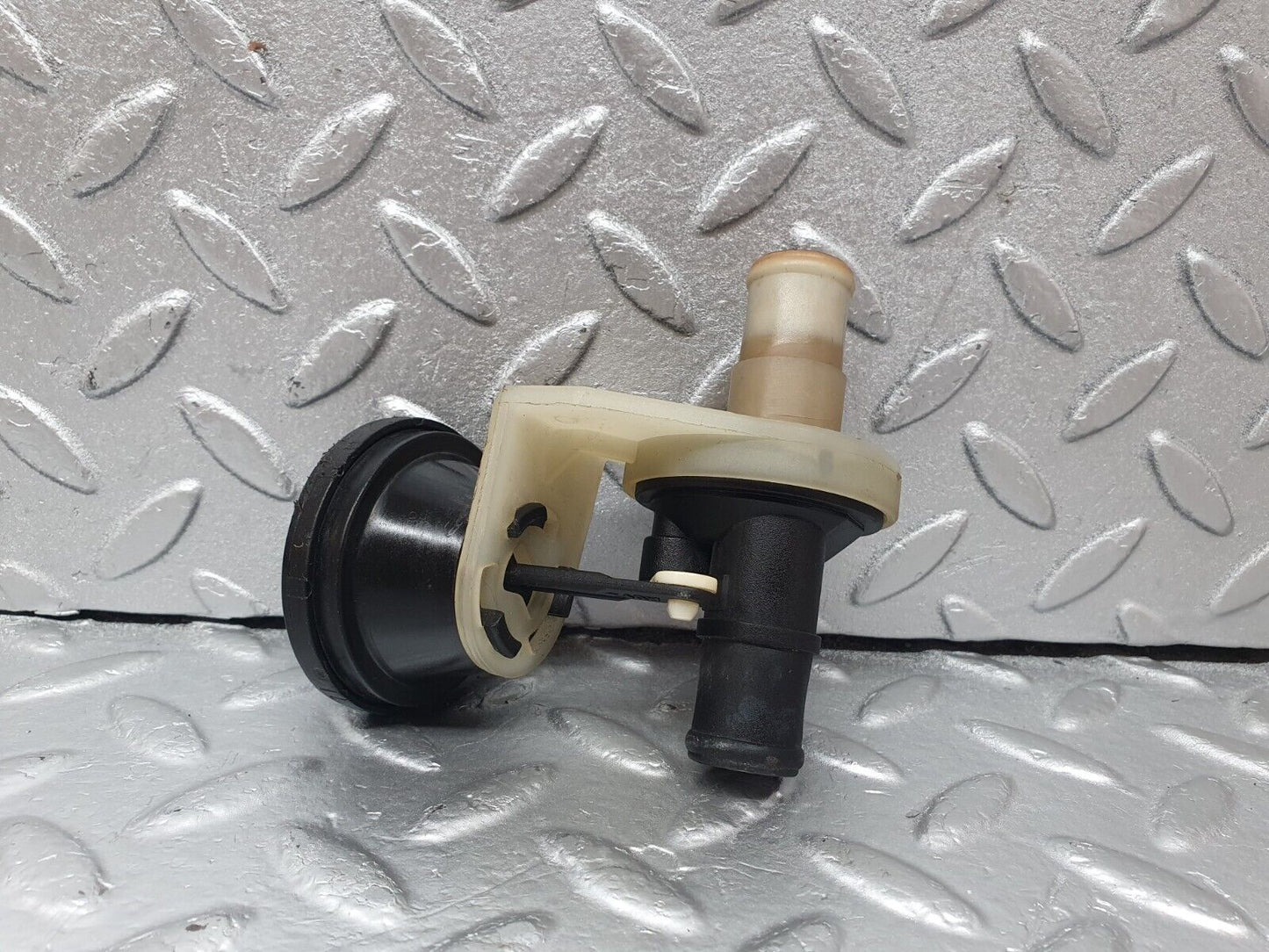 43867 Mercedes-Benz W201 Heater Control Valve