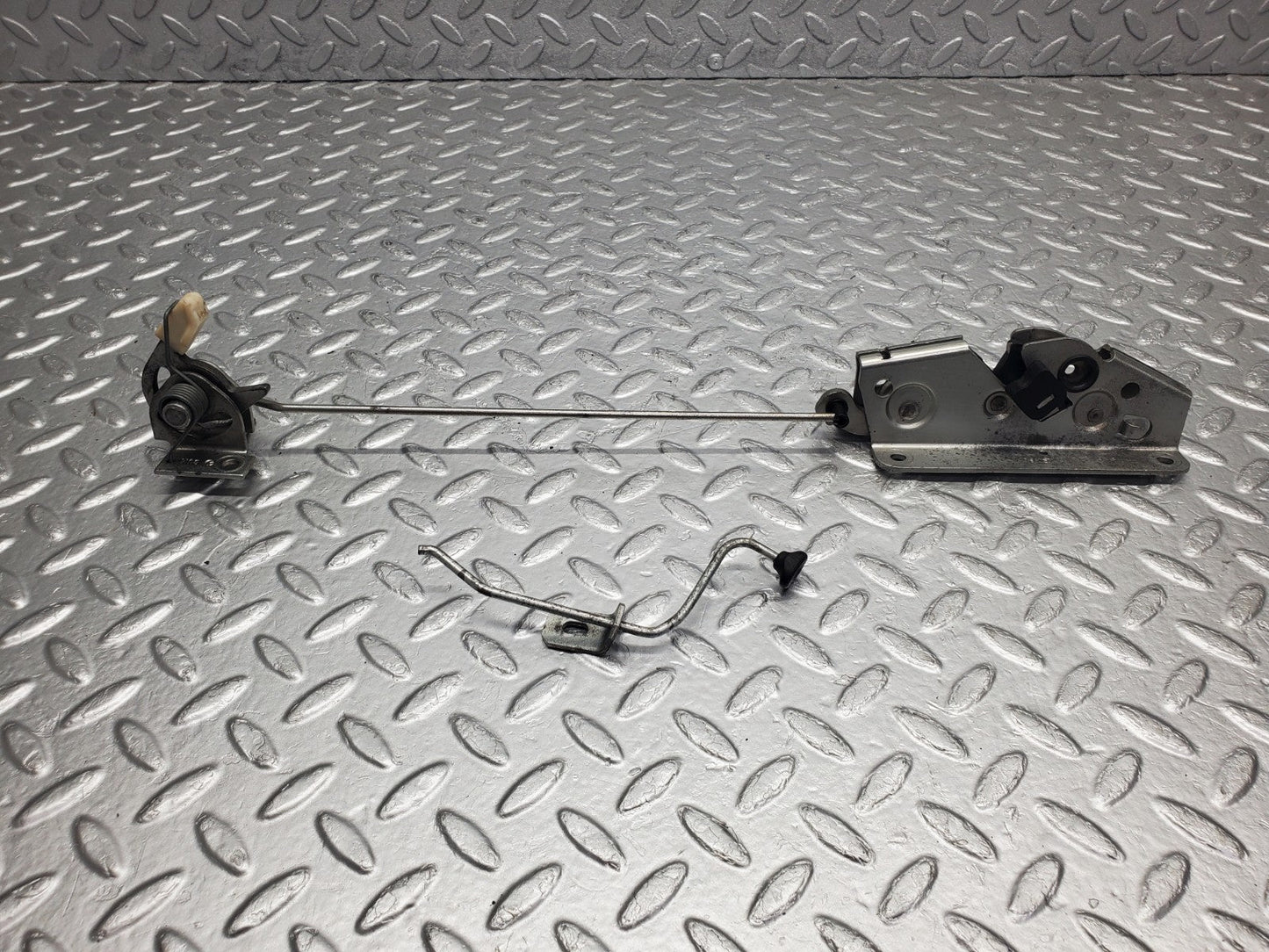 W124 Wagon rear right seat bench locking mechanism used OEM