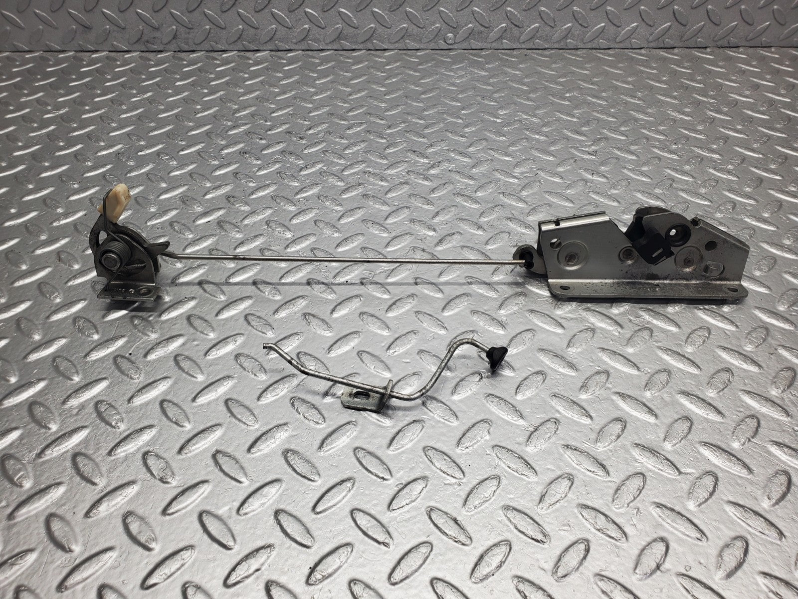 W124 Wagon rear right seat bench locking mechanism used OEM