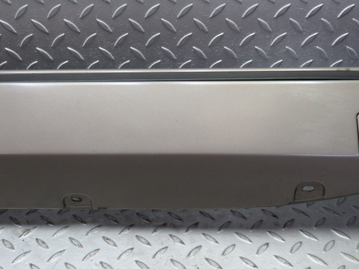 36606 Mercedes-Benz W201 190E 2.0L Side Skirt Left 2016906340 2016981030 2016981230