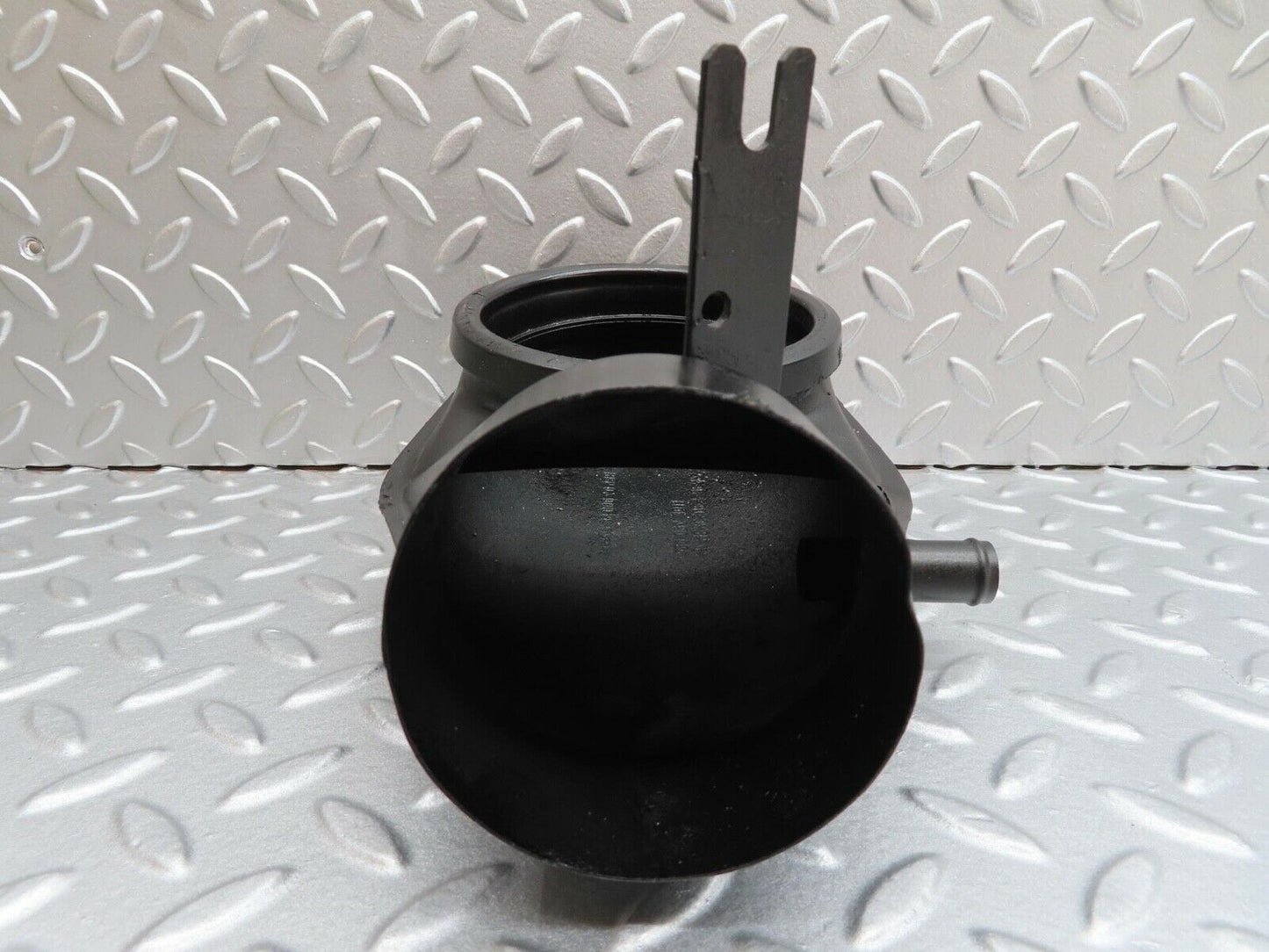 13926 Mercedes-Benz C107 280SLC Air Intake 0000943011