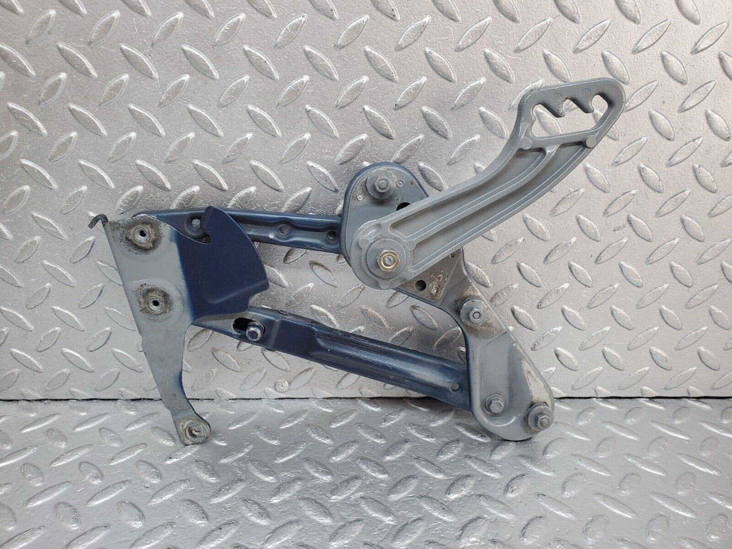 44843 Mercedes-Benz W124 220E Bonnet Hinge Left Side 1248800328 1298870174