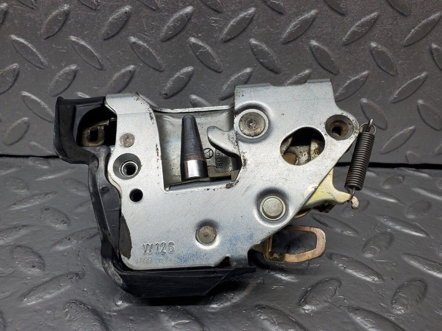 45623 Mercedes-Benz W126 420SE Rear Left Door Lock Mechanism 1237230108