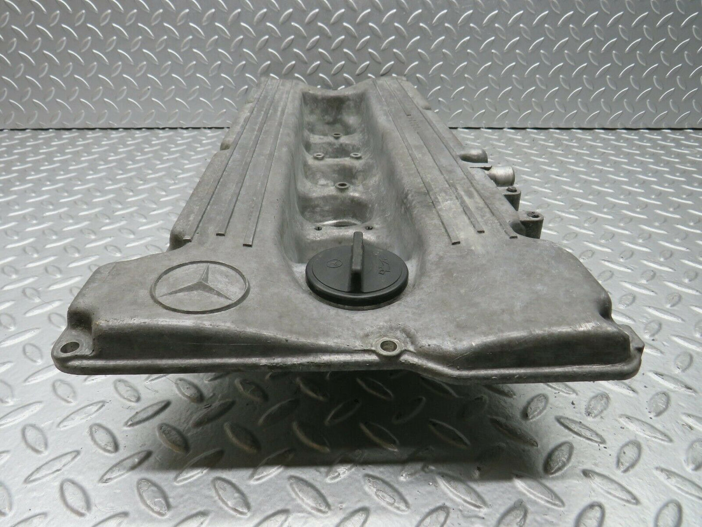 22232 Mercedes-Benz S123 280TE Wagon Cylinder Head Valve Cover 1100160905