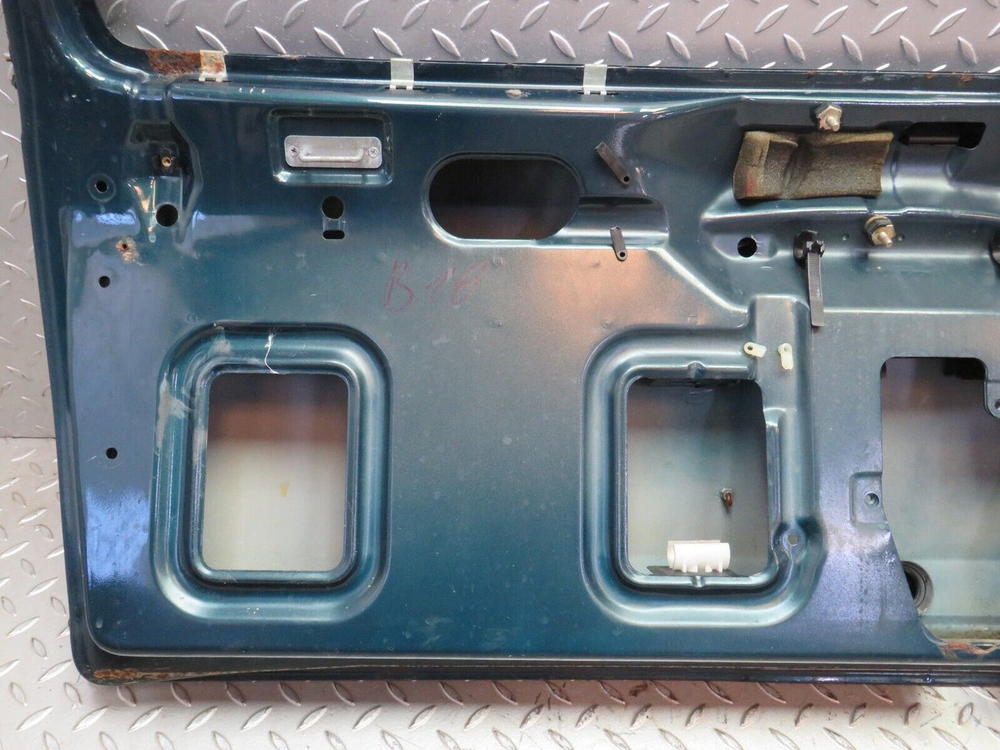27729 Mercedes-Benz S124 300TE Wagon Tailgate Trunk Door
