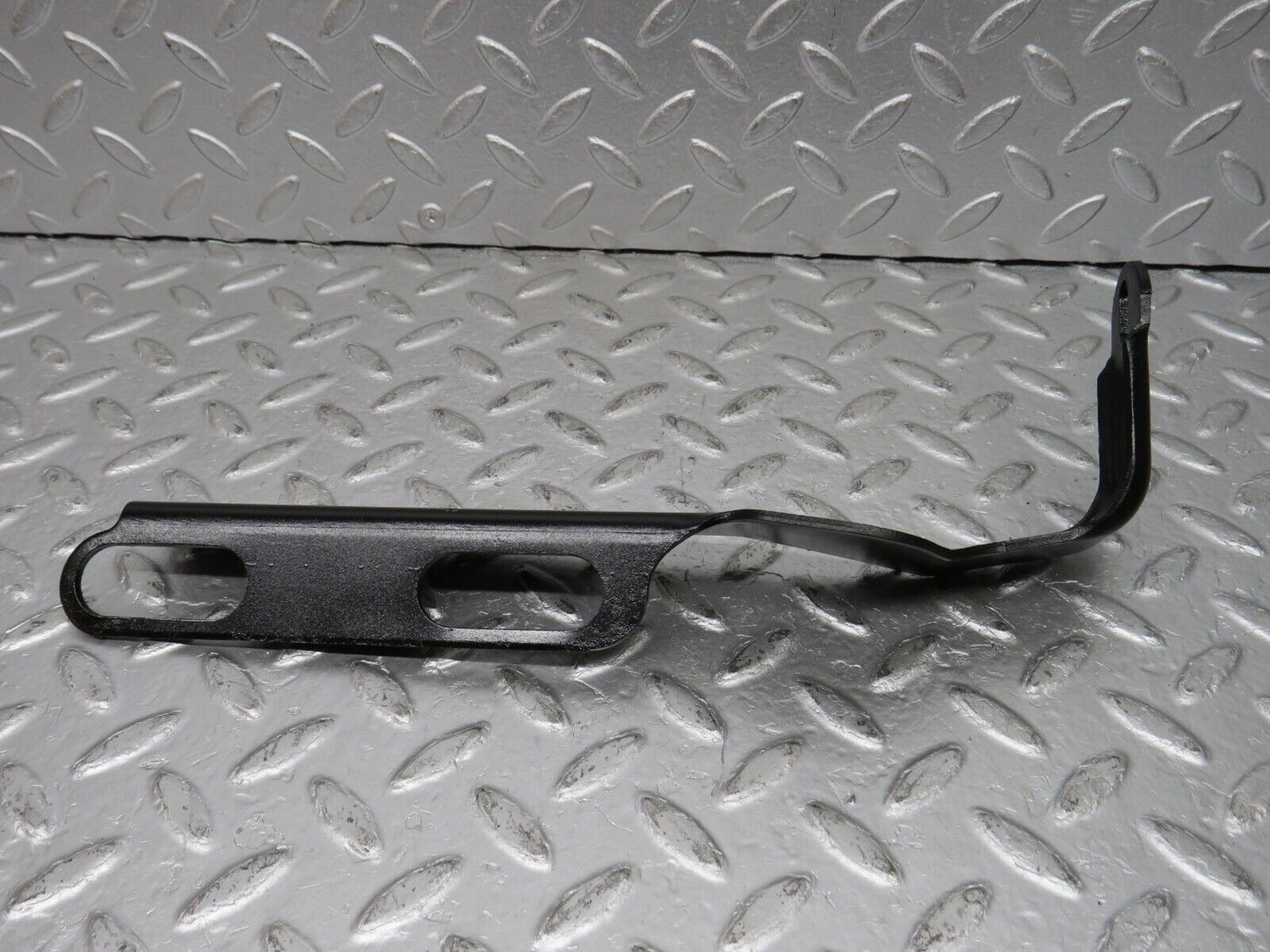 33399 Mercedes-Benz W202 C180 Exhaust Holder Bracket 2104921841