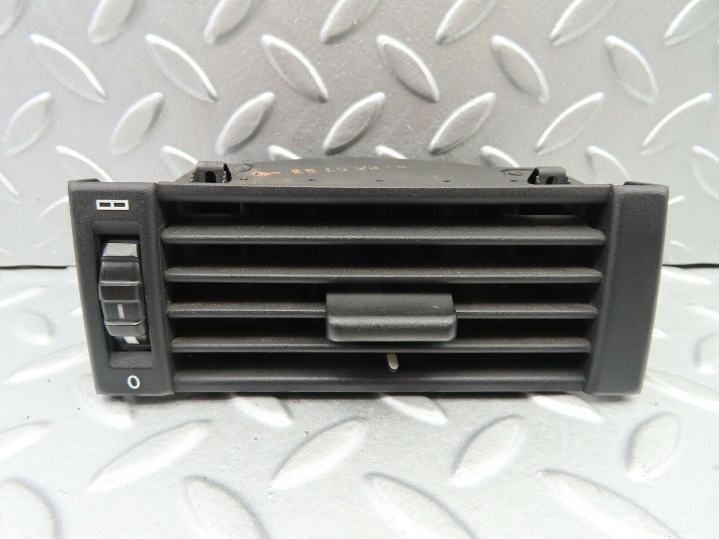 7125 Mercedes-Benz S124 E220 Wagon Dashboard Air Vent Right