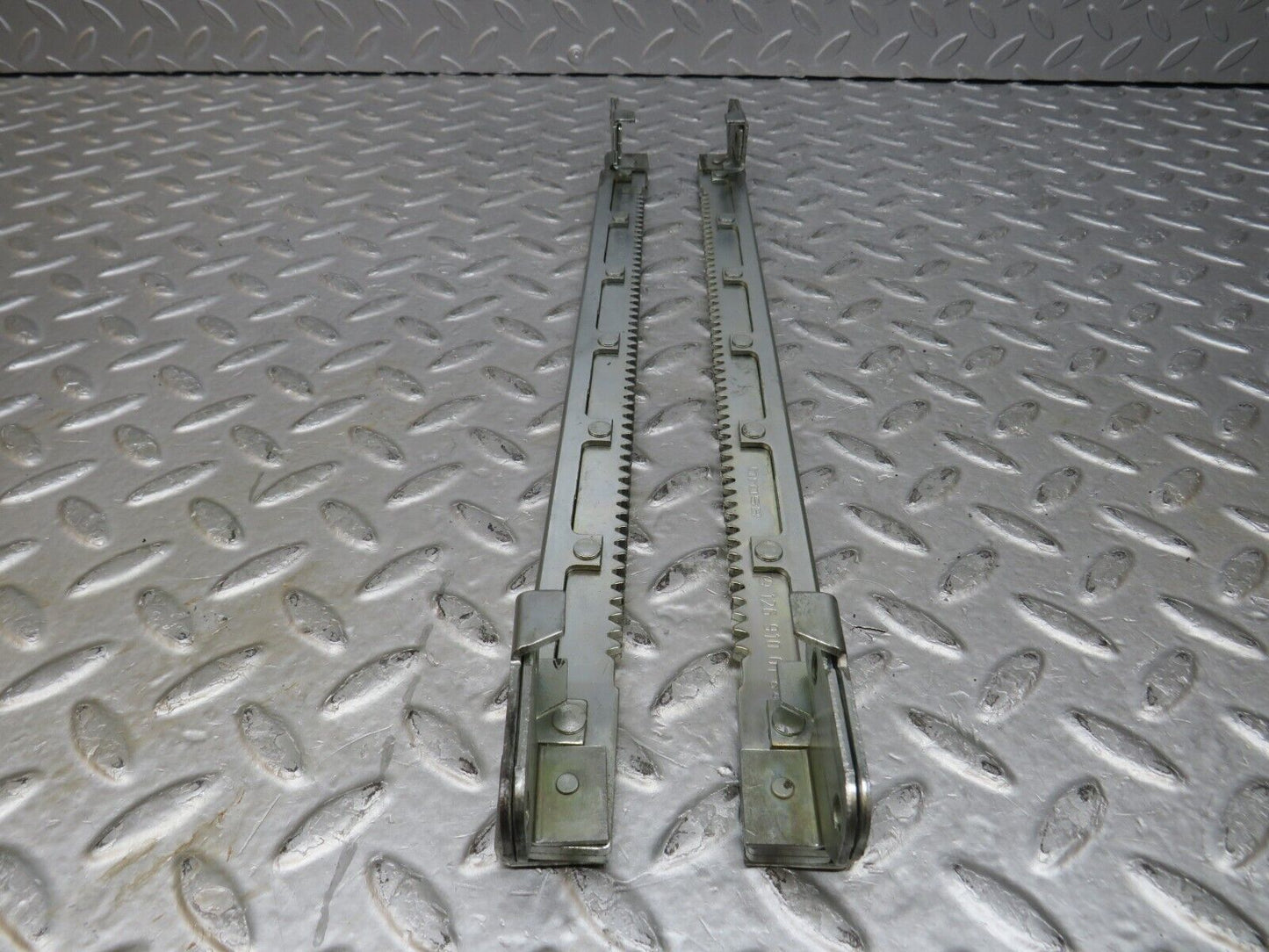 37084 Mercedes-Benz C126 420SEC Coupe Electric Seat Rail Pair 1269100184