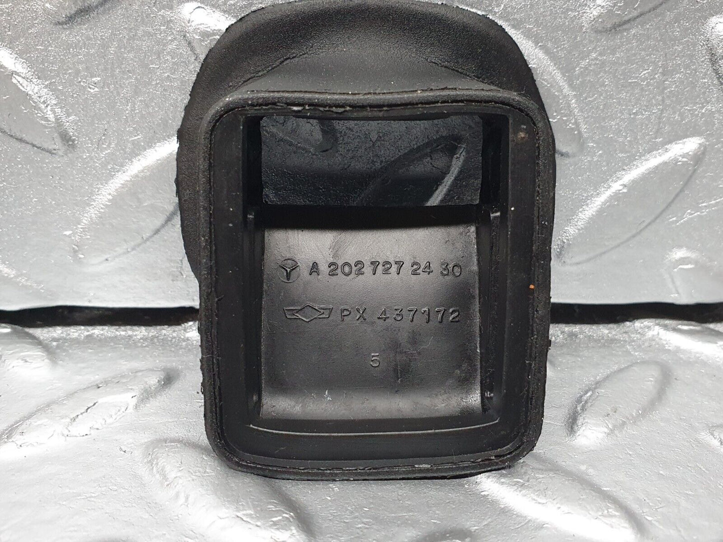 41878 Mercedes-Benz W202 C200 Front Door Check Strap Rubber Seal 2x 2027272430