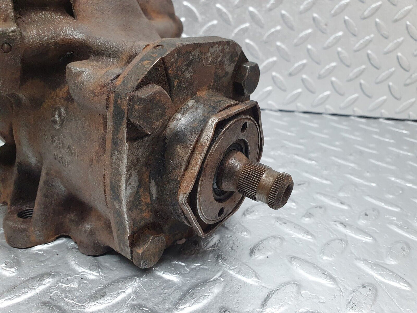 43863 Mercedes-Benz C126 380SEC Coupe Steering Box Steering Rack 1264610501