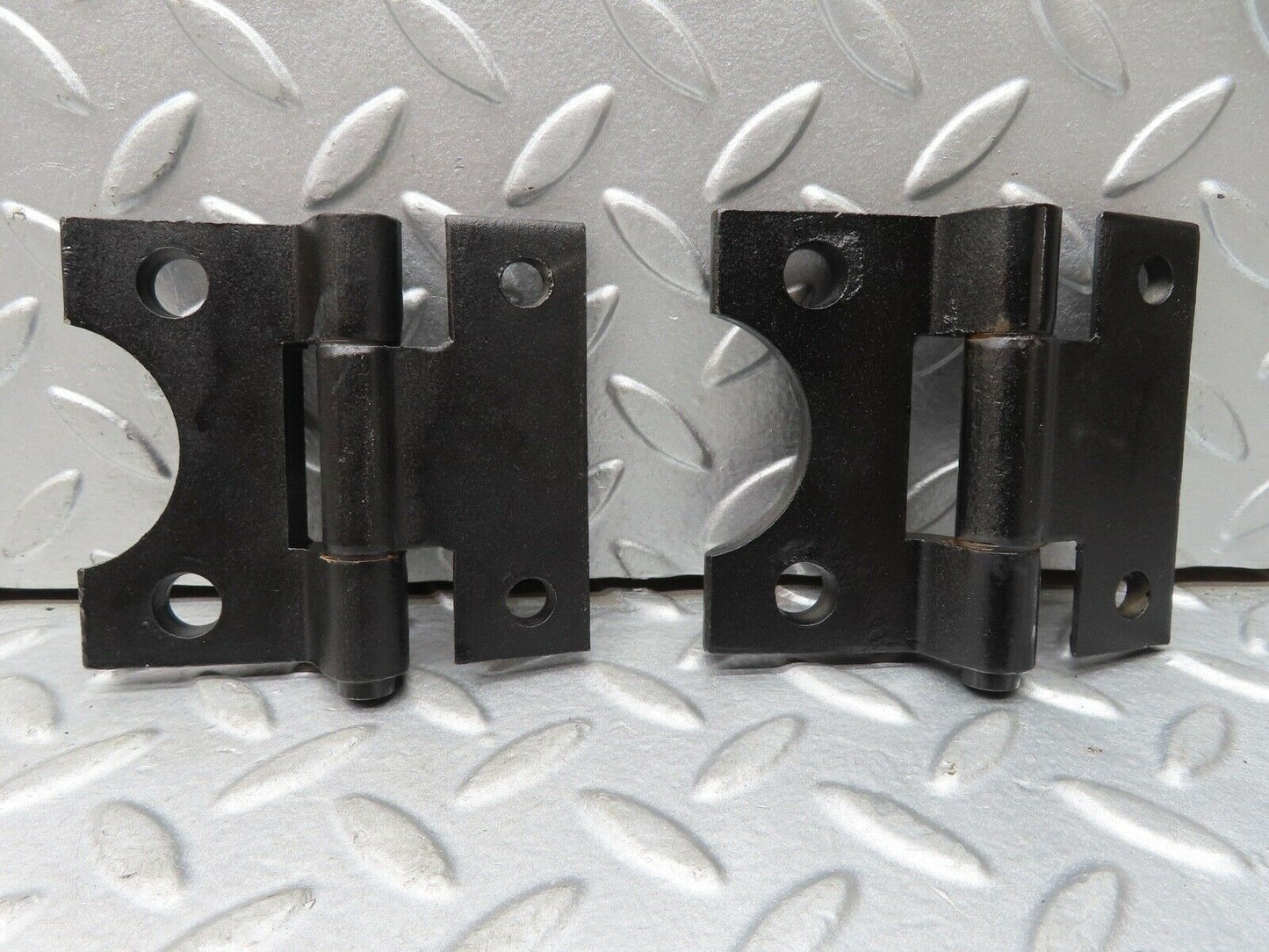 17829 Mercedes-Benz W116 450SEL Door Hinges Front Right