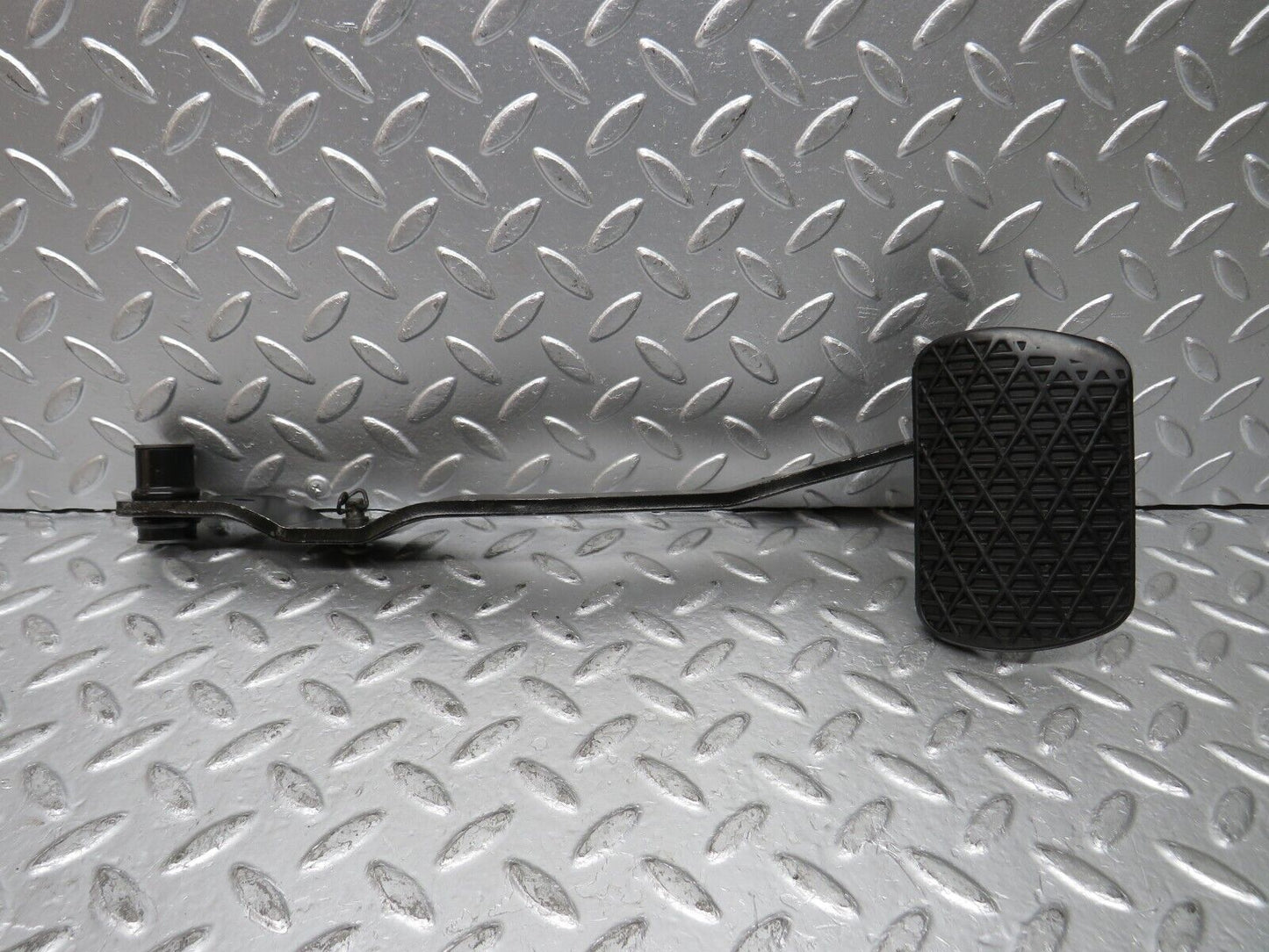 29808 Mercedes-Benz W123 230E Brake Pedal With Rubber 1232910082