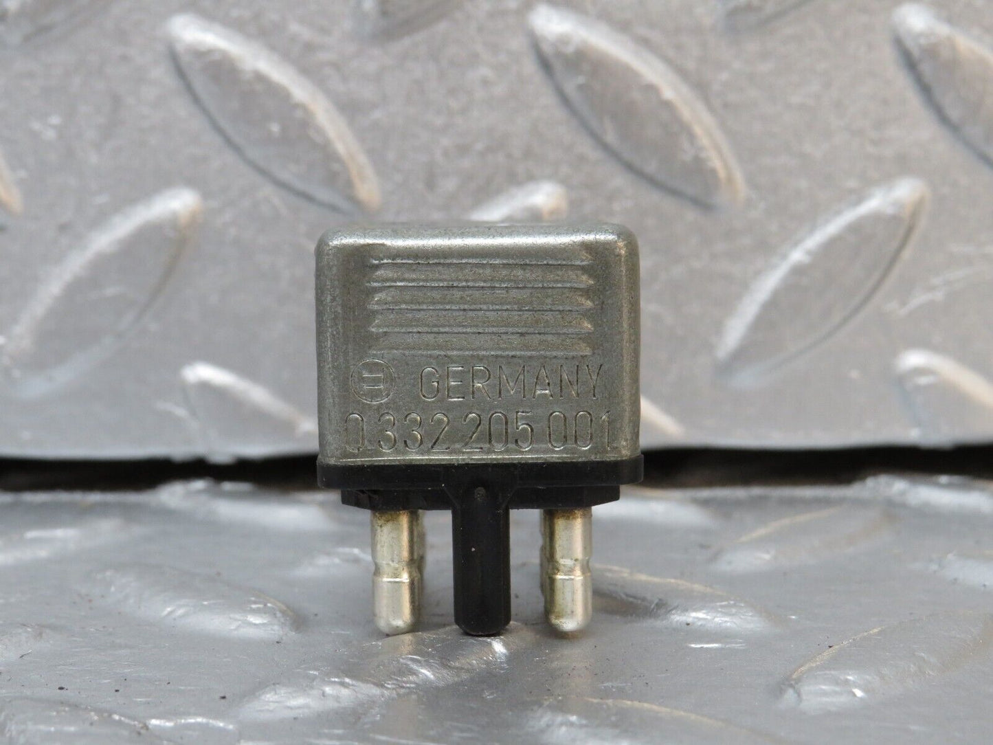 39831 Mercedes-Benz R107 350SL Coupe Multi Purpose Relay 0015422219 0332205001