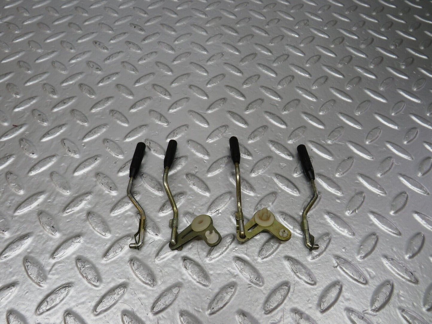 25557 Mercedes-Benz W123 200 Door Lock Knob Set
