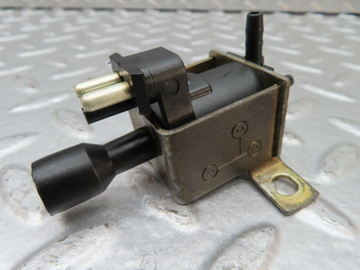20052 Mercedes-Benz R129 300SL Coupe Vacuum Control Valve Pierburg 0015407097