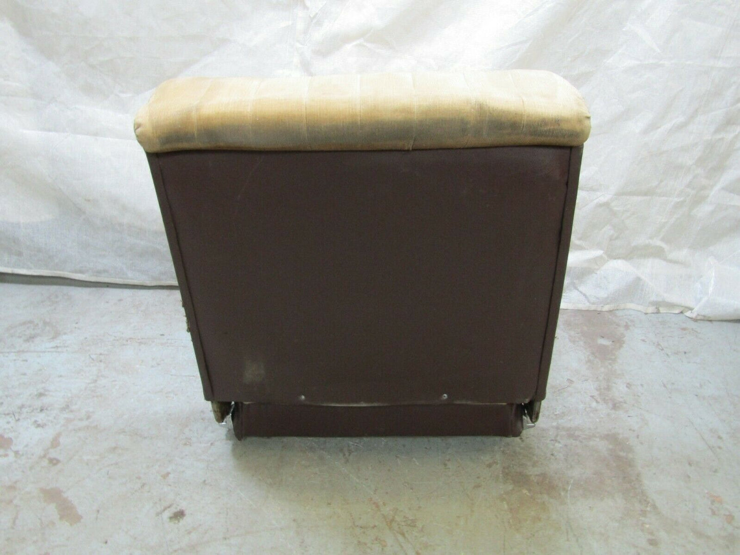 3253 Mercedes-Benz W120 PONTON Front Right Seat Creme Fabric