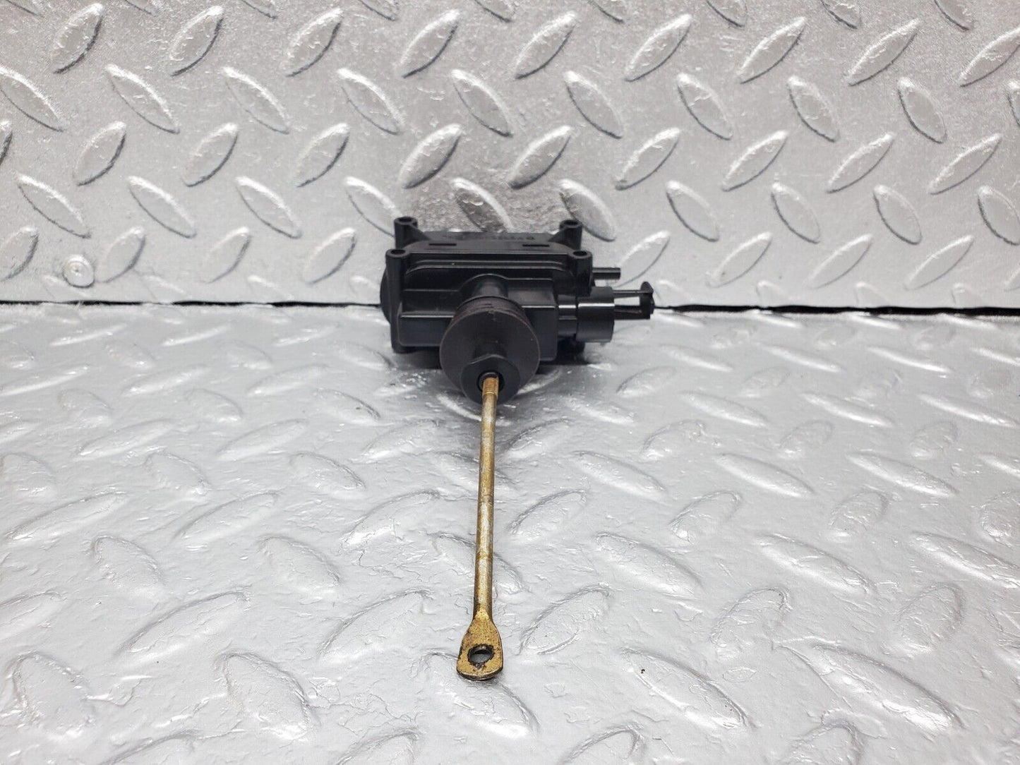 45642 Mercedes-Benz W126 420SE Front Left Door Lock Vacuum Actuator