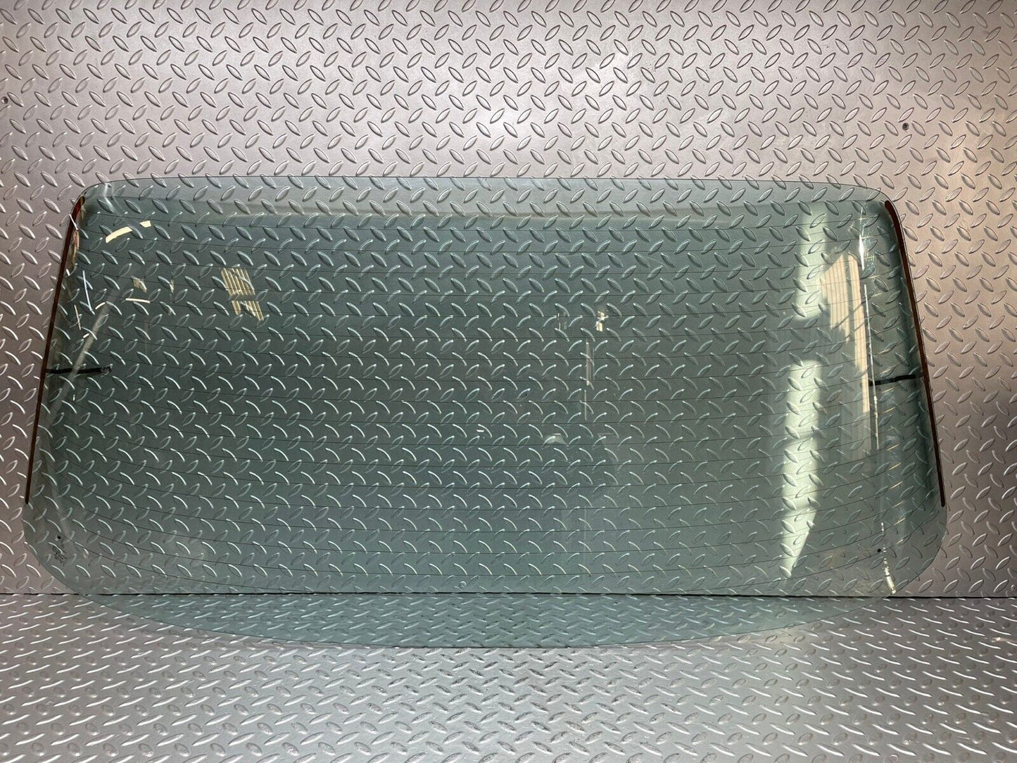 31924 Mercedes-Benz W123 230E Rear Heated Windscreen Glass