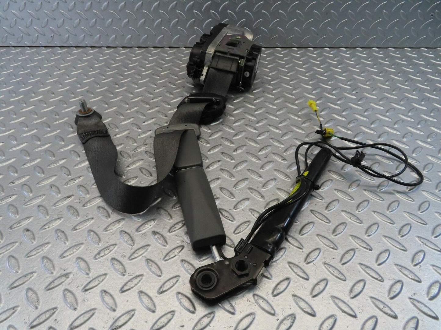 11212 Mercedes-Benz W221 S320 Front Left Seat Belt With Buckle 2218603185