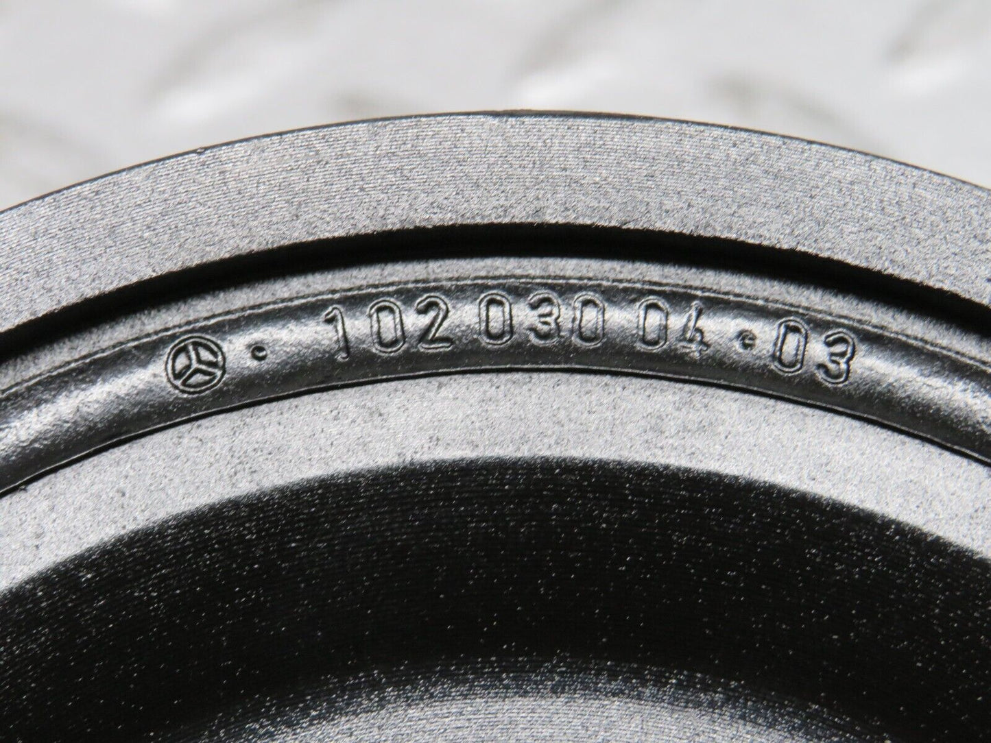 29882 Mercedes-Benz W123 230E Crankshaft Vibration Damper Pulley 1020300403