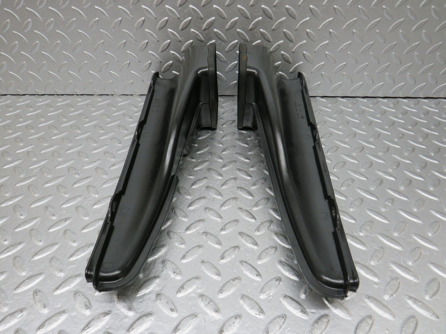 34437 Mercedes-Benz C126 380SEC Coupe Dashboard Air Vent Duct Pair 1268300219